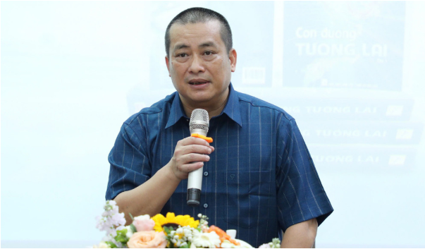 Nhà văn Nguyễn Xuân Tuấn